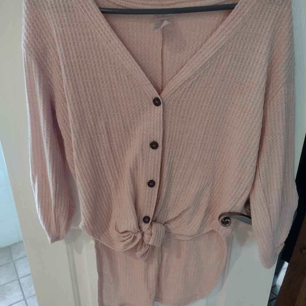 NOBO woven high/low button top